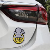 Baby in de auto Gelukkig consumptiemelk Zuigeling Adoreable Style Car Free Sticker (geel)