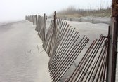 Tuinposter - Zee - Strand in wit / beige / grijs / blauw   - 160 x 240 cm.