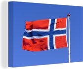 Canvas Schilderij Noorse vlag in de blauwe lucht - 120x80 cm - Wanddecoratie