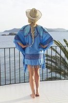 Strandtuniek Flower 2 Shades Of Blue - onesize - Pareo beach - zomer pareo - dames - sarong - omslagdoek - wikkeljurk - strand - stranddoek - bikini cover up - strandjurkje - onesize - Strandmode - Beach-dress - Sarong dress