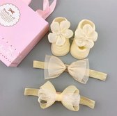 Baby Haarbandjes en Sokjes Set| Haarbandje en sokjes | Geschenkset Baby| Kraamcadeau| Babyshower| Babysokjes Pasgeborene| Strik en Bloem| Diadeem| Haar Accessoires| Set van 3 stuks | Geel