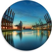 Dibond Wandcirkel - Containerterminals in de Avond  - 50x50cm Foto op Aluminium Wandcirkel (met ophangsysteem)