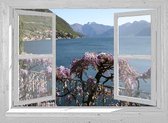 Tuindoek Doorkijk Openslaand Wit Venster Met Meer En Blauwe Regen - 130x95 Cm - Tuin Decoratie - Tuinposter - Tuinposters Buiten - Tuinschilderij