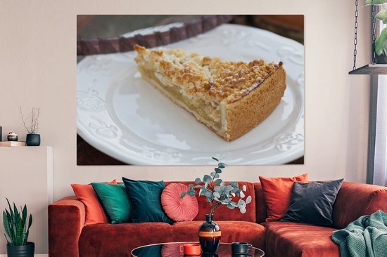Un morceau de tarte aux pommes avec des miettes servi sur une toile tableau blanc 180x120 cm - Tirage photo sur toile (Décoration murale salon / chambre) XXL / Groot format!