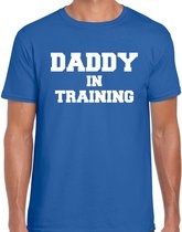 Daddy in training t-shirt blauw voor heren - Aanstaande vader cadeau / papa in verwachting M