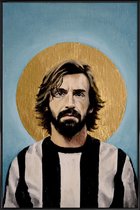 JUNIQE - Poster in kunststof lijst Football Icon - Andrea Pirlo -20x30