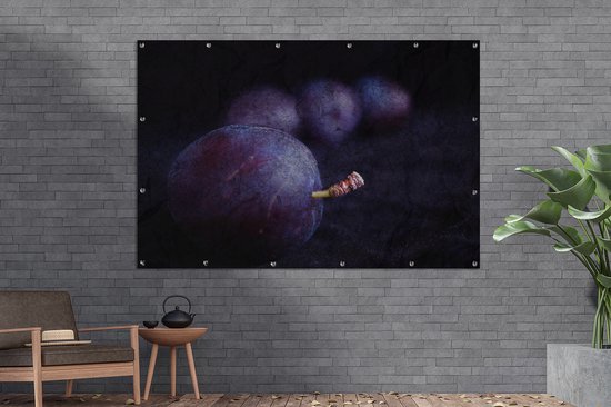 Mystérieuse photo de prunes violettes sur fond noir Affiche de jardin 180x120 cm - Toile de jardin / Toile d'extérieur / Peintures d'extérieur (décoration de jardin) XXL / Groot format!