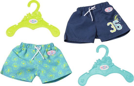 Set van BABY born kleding: een donkerblauwe en een turquoise zwembroek met berenprint, elk op een bijpassende hanger.