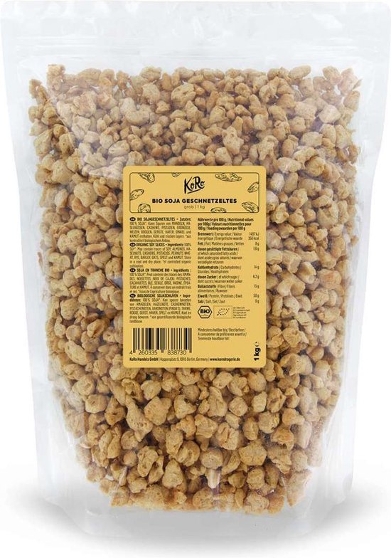 Transparante verpakking met grof gebroken sojastukjes, met etiket in het midden waarop 'KoRo BIO SOJA GESCHNITZELTES grob | 1 kg' staat.
