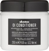 Pot de revitalisant Davines OI avec couvercle noir, contient 250 ml.