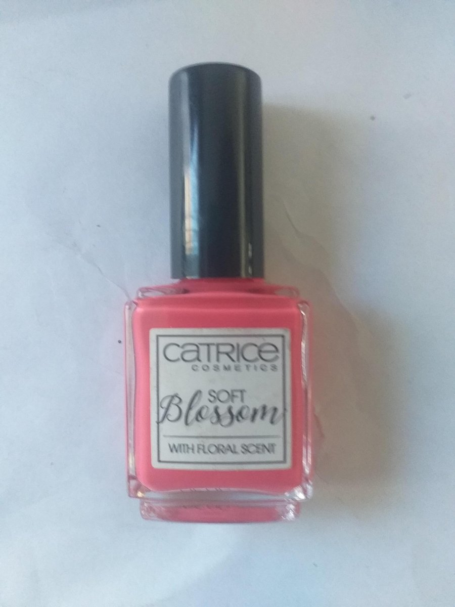 Catrice soft blossom nail polish 05 pink rolls roses