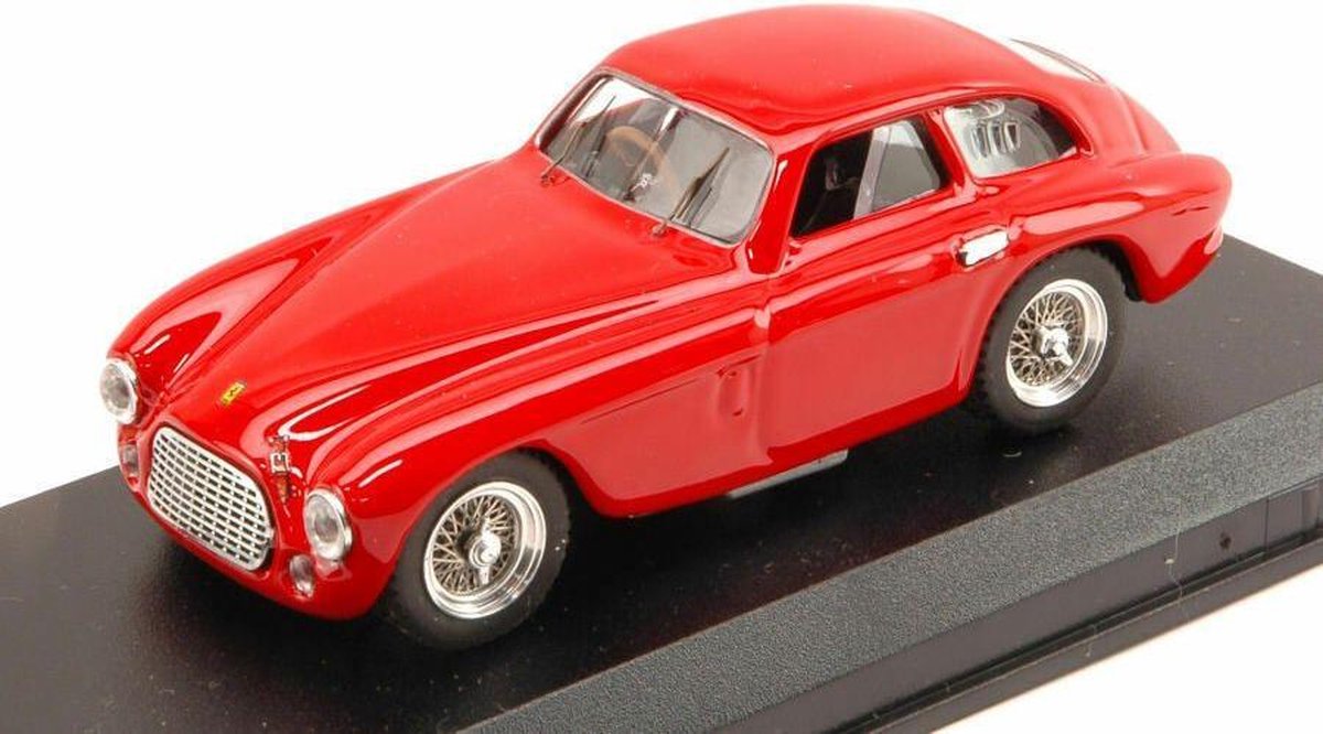 De 1:43 Diecast Modelcar van de Ferrari 166MM Coupe van 1949 in Red. De fabrikant van het schaalmodel is Art-Model. Dit model is alleen online verkrijgbaar