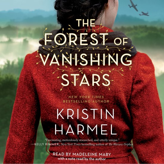 Couverture du livre 'The Forest of Vanishing Stars' de Kristin Harmel. Une femme en manteau rouge regarde au loin sur fond vert flou.