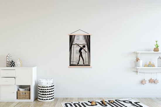 Danse ballerine à une fenêtre affiche textielposter lattes vierges 60x90 cm - Tirage photo sur plaque école (décoration murale salon / chambre)