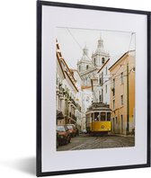 Fotolijst incl. Poster - De beroemde gele tram rijdt door Lissabon - 30x40 cm - Posterlijst