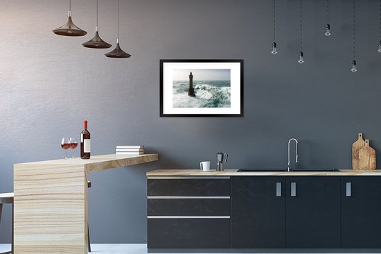 Photo encadrée - Une vague derrière le phare de la Jument en France cadre photo 60x40 cm - Affiche encadrée (Décoration murale salon / chambre)