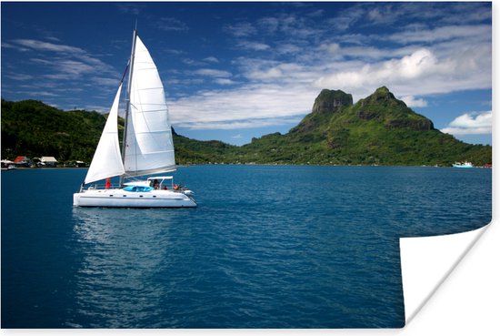 Affiche Voilier naviguant le long de la côte verte 120x80 cm - Tirage photo sur Poster (décoration murale salon / chambre)