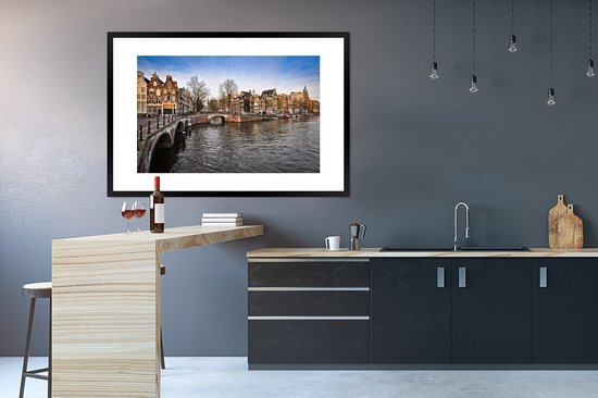 Photo encadrée - Photo de l'américain Keizersgracht sous un ciel bleu avec cadre photo nuages 120x80 cm - Affiche encadrée (Décoration murale salon / chambre)