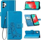 Voor Samsung Galaxy A32 4G Vierbladige Sluiting Reliëf Gesp Mobiele Telefoon Bescherming Lederen Case met Lanyard & Kaartsleuf & Portemonnee & Beugel Functie (Blauw)