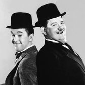 Tuinposter - Filmsterren / Retro - Laurel & Hardy in wit / grijs / zwart - 80 x 80 cm.