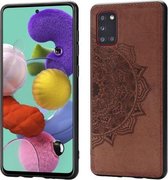 Voor Samsung Galaxy A31 Mandala reliëf stoffen hoes PC + TPU mobiele telefoonhoes met magnetische functie en draagriem (bruin)