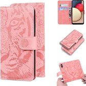 Voor Samsung Galaxy A02s EU Versie Tijger Embossing Patroon Horizontale Flip Leren Case met Houder & Kaartsleuven & Portemonnee (Roze)