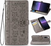 Voor Sony Xperia 1 II Leuke Kat en Hond Reliëf Horizontale Flip Leren Case met Beugel / Kaartsleuf / Portemonnee / Lanyard (Grijs)