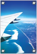 Tuinposter –Land en Zee vanuit een Vliegtuig– 100x150cm Foto op Tuinposter (wanddecoratie voor buiten en binnen)