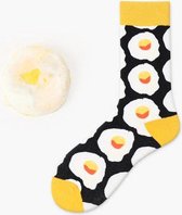 Geel/zwarte sokken met een gebakken ei er op - Grappige sokken - Dames maat 35-39