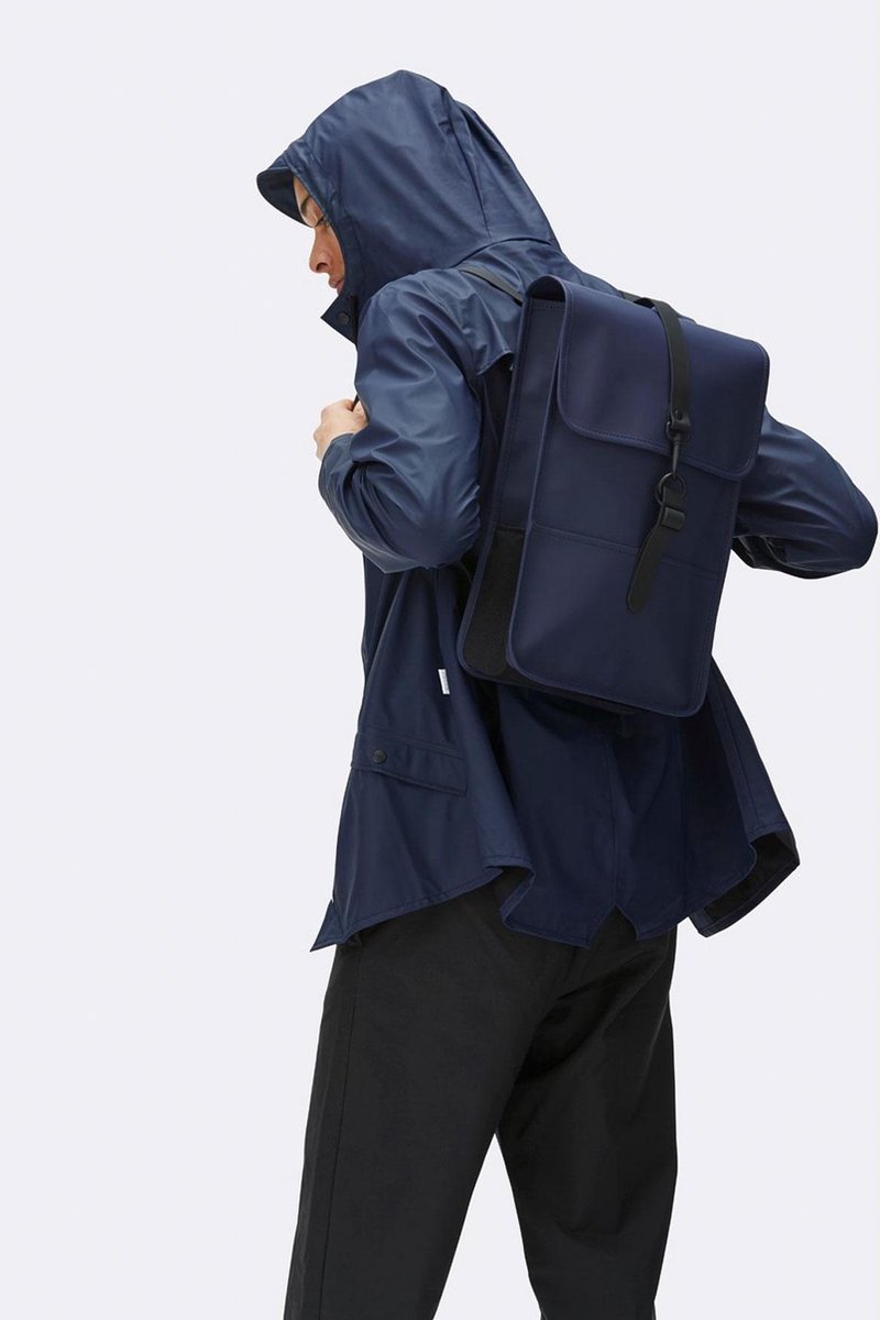 Waterbestendige Luxe Design Rains Backpack in TOP beste wandelgadgets en cadeautips voor echte buitenmensen