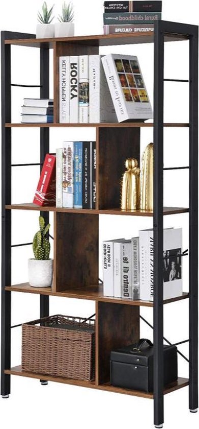 Boekenkast met vijf houten planken en zwart metalen frame, gevuld met boeken en manden.