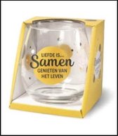 Wijnglas - Waterglas - Liefde is samen genieten van het leven - Gevuld met toffeemix - In cadeauverpakking met gekleurd lint
