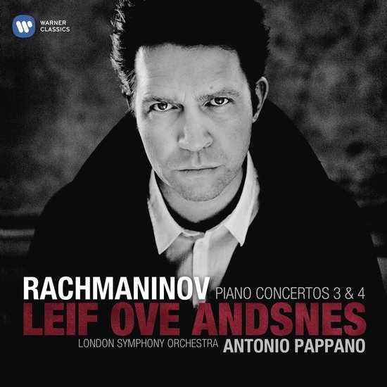 CD hoes van Warner Classics met een man, Leif Ove Andsnes, in zwart-wit. Rachmaninov pianoconcerten 3 & 4.