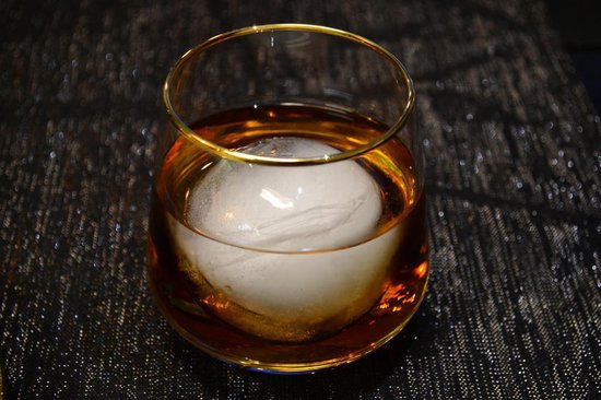 Whiskey IJsbalvorm - IJsbal maker - IJsbol Siliconen - Zwart Bar Tool - Cocktail -... | bol.com