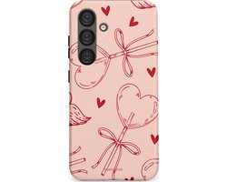 Casetastic hoesje geschikt voor Samsung Galaxy S25 - Dubbellaagse bescherming - Zoete strikjes - Fashion Case - Perzik Zand Koraal