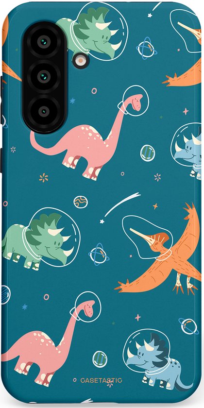 Telefoonhoesje met blauwe achtergrond en diverse dinosaurussen in ruimtepakken: roze Brachiosaurus, groene Triceratops, blauwe baby Triceratops en oranje Pterodactylus.