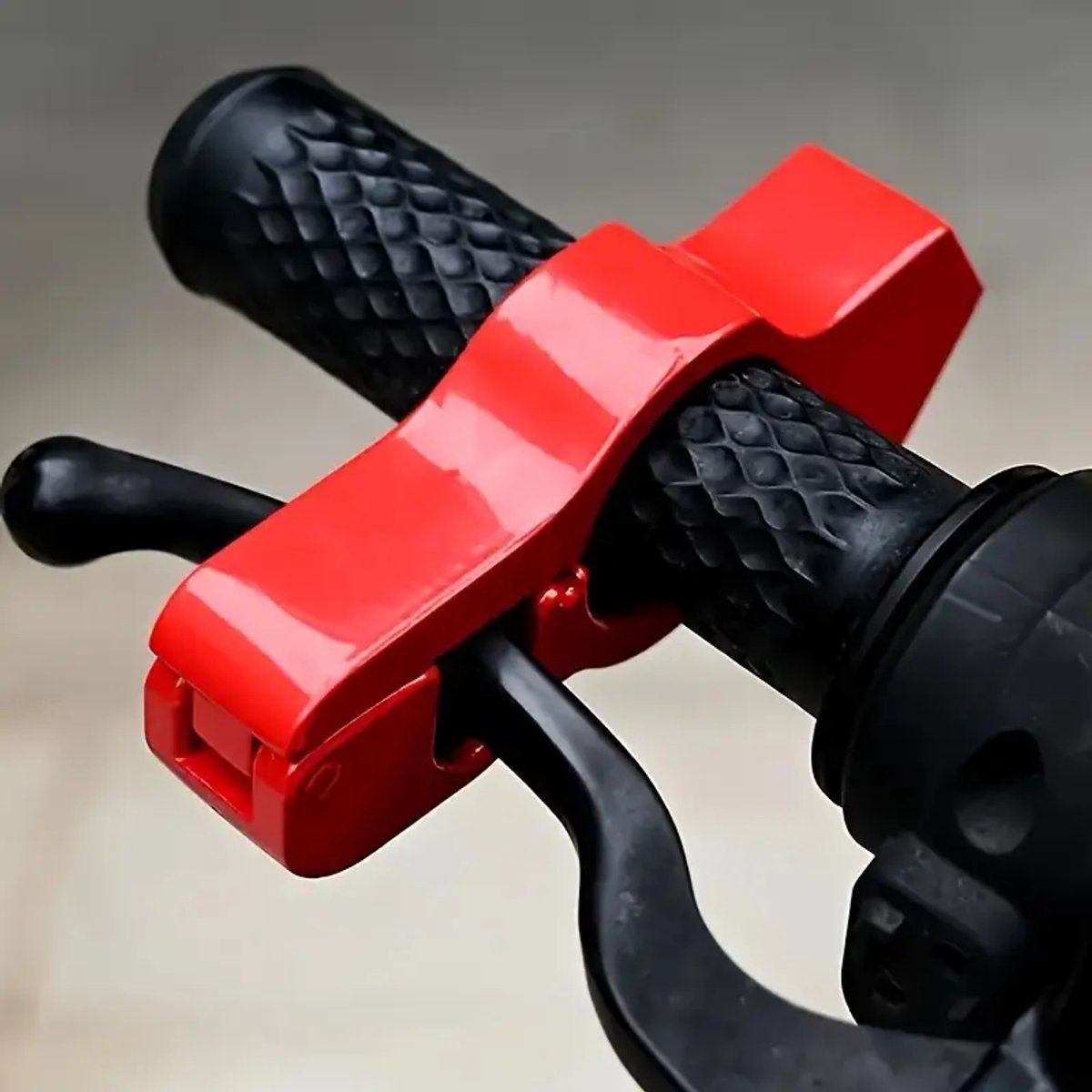 Stuurslot - Slot voor Scooter, Fiets – Universeel Beveiligingsslot met Sleutel – Aluminium Anti-diefstal Handremslot – Max. Stuurdikte 3,7 cm – foto 4