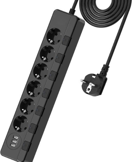 Zwarte stekkerdoos met 6 stopcontacten, 3 USB-poorten en een stekker met kabel.