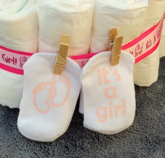 Luiertaart Its a girl - roze -strik - funnies - kruidvat - sokjes - kraamgeschenk van Merkloos — afbeelding 3