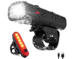 TIKKENS LED Fietsverlichting Set - Fietslamp USB Oplaadbaar - Fietslampjes Voorlicht & Achterlicht - MTB & Racefiets Verlichting - Waterdicht Fietslicht voor en achter TIKKENS LED Fietsverlichting Set - Fietslamp USB Oplaadbaar - Fietslampjes Voorlicht & Achterlicht - MTB & Racefiets Verlichting - Waterdicht Fietslicht voor en achter