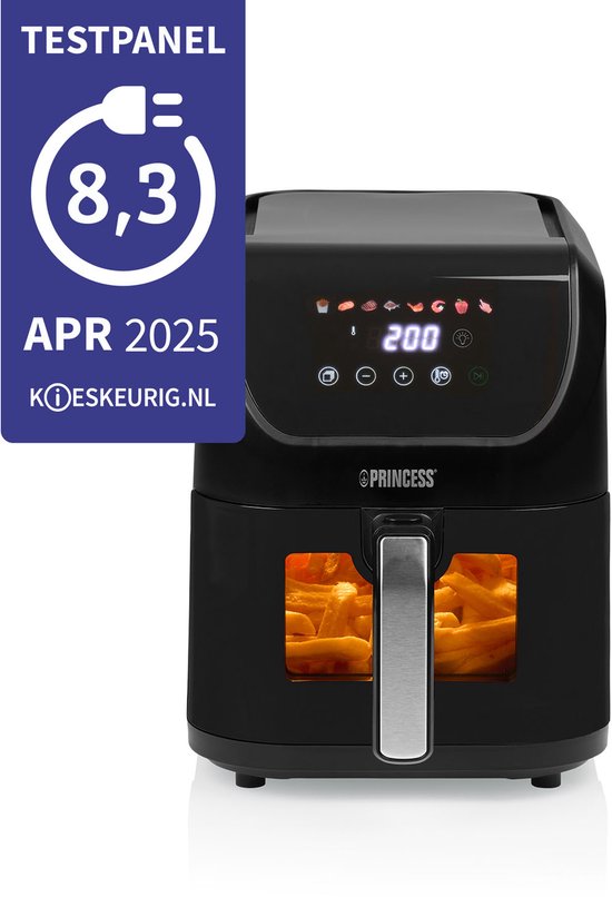Zwarte Princess heteluchtfriteuse met een kijkvenster vol frietjes. Rechtsboven een blauw label met 'TESTPANEL 8,3 APR 2025'.