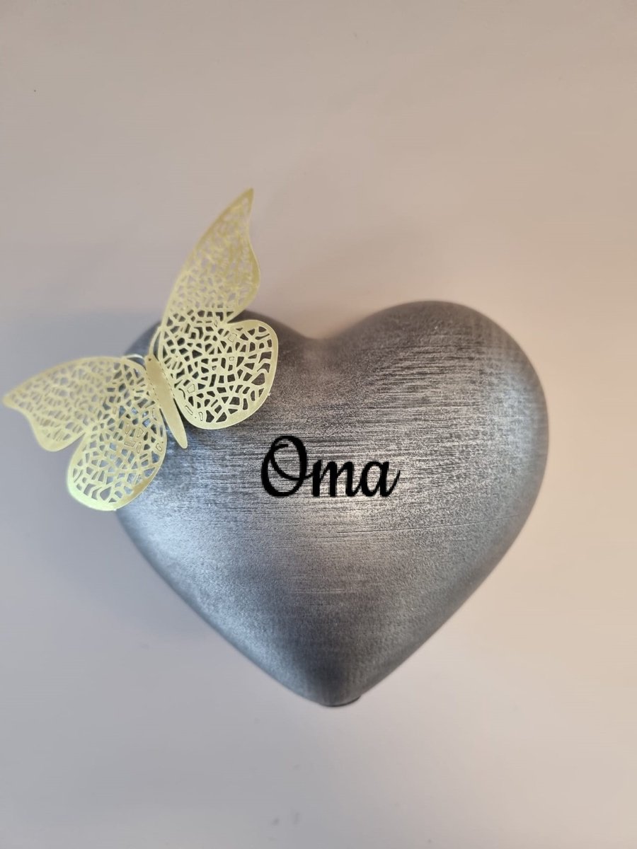 Urn hart met vlinder - oma - oud zilver - 450 ml