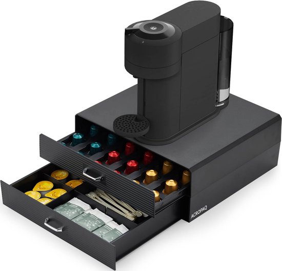 Zwarte lade organizer met twee niveaus, voor koffiecapsules, met een koffiezetapparaat erop. Merk ACROPAQ.