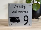 Naambordje / huisnummer voordeur | Schaap | 20x20cm | RVS afstandhouders | Schaapje