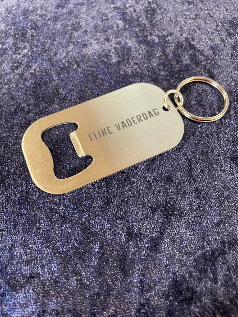 Vaderdag - Bieropener van metaal - Vaderdag cadeau - cadeau voor papa - uniek cadeau - bieropener met gravering - laser graveren - opener met laser gravering - laser graveren op metaal - bieropener sleutelhanger