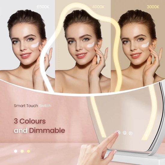 Trio van close-ups van een vrouw die crème op haar gezicht aanbrengt in een golvende spiegel met ledverlichting. De verlichting verandert van koel naar warm licht.