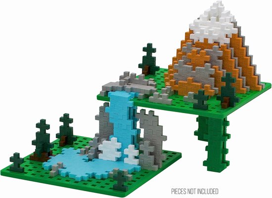 Groene Plus-Plus basis bouwplaten met een berglandschap, waterval en bomen.