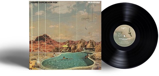 Een LP-hoes van Young Gun Silver Fox met de titel PLEASURE. De hoes toont een zwembad in de woestijn met bergen op de achtergrond. Een zwarte vinylplaat met label ligt ernaast.