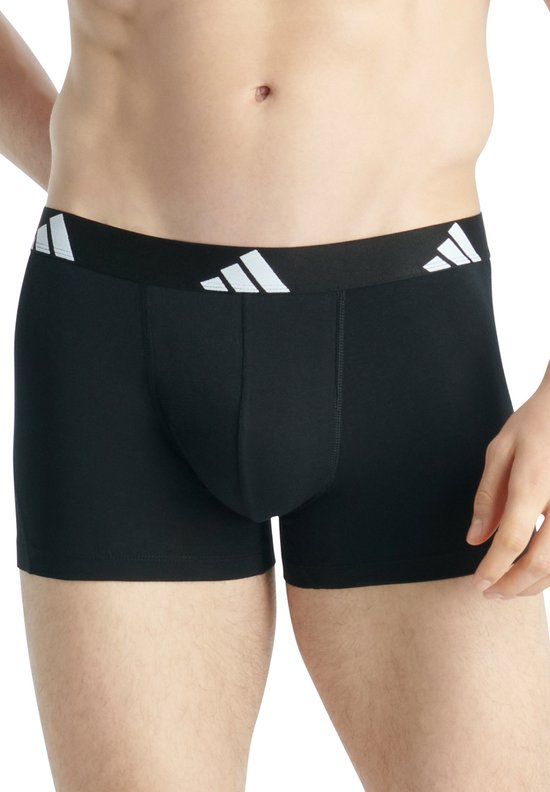 Zwarte boxer met elastische band met witte Adidas logo's.