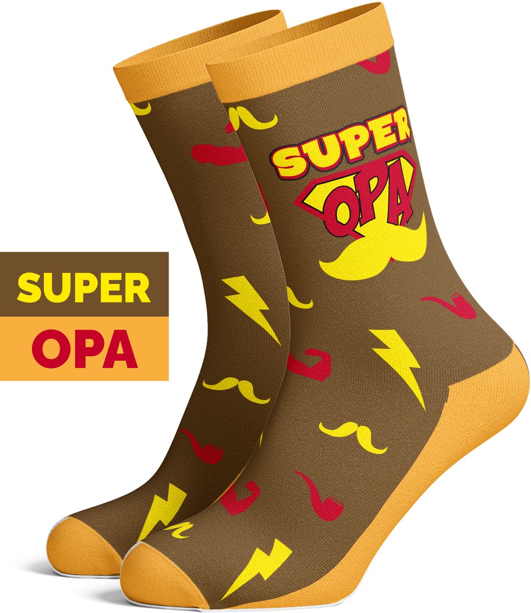 Silly Soles - Grappige Sokken - SUPER OPA - Super Grandpa - Leuke One Size Huissokken met Tekst - Grappige Cadeaus voor Heren - Originele Gekke Superman Happy Socks - Verjaardag Cadeau Mannen, Opa - Pensioen Cadeau - Volwassenen Valentijn Cadeautjes